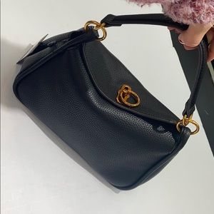 black shoulder bag